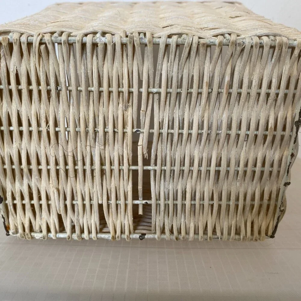 Bathroom Wicker Trash Basket With 3-D Rose Design